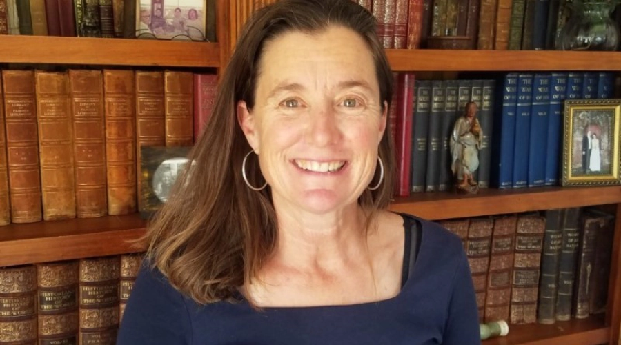 Dr Robyn Moore